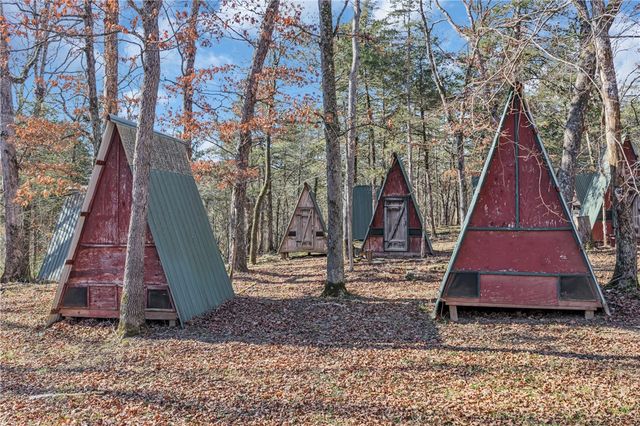 895 Flamingo Lane, Eureka Springs, AR 72631