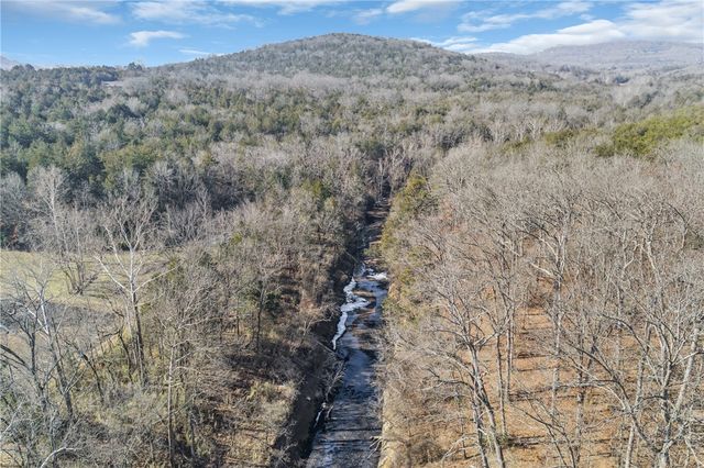 895 Flamingo Lane, Eureka Springs, AR 72631