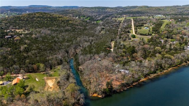 895 Flamingo Lane, Eureka Springs, AR 72631