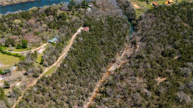 895 Flamingo Lane, Eureka Springs, AR 72631