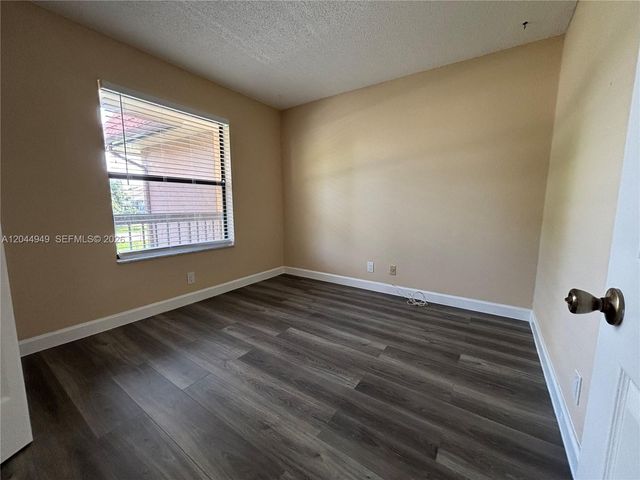 21909 Lake Forest Cir 205, Boca Raton, FL 33433
