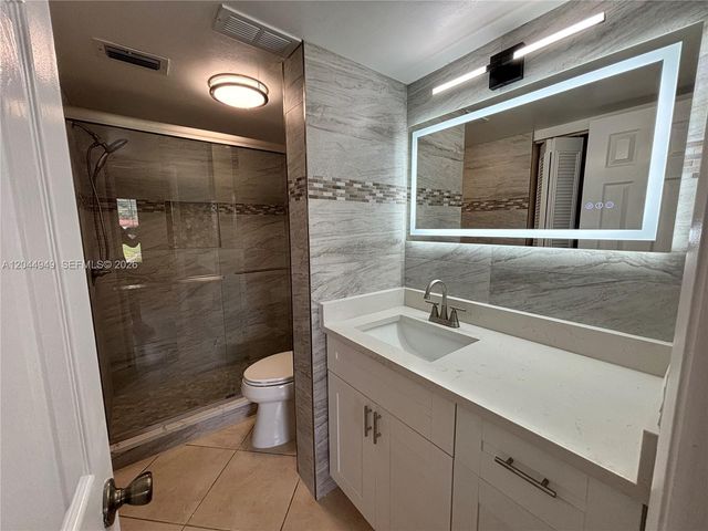 21909 Lake Forest Cir 205, Boca Raton, FL 33433