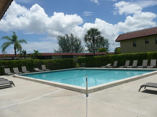 21909 Lake Forest Cir 205, Boca Raton, FL 33433