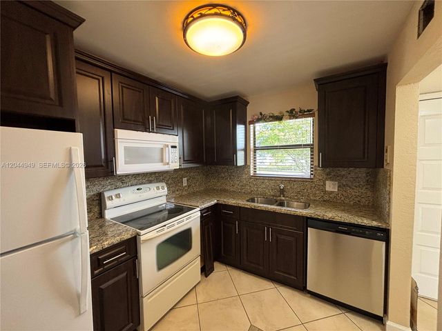 21909 Lake Forest Cir 205, Boca Raton, FL 33433