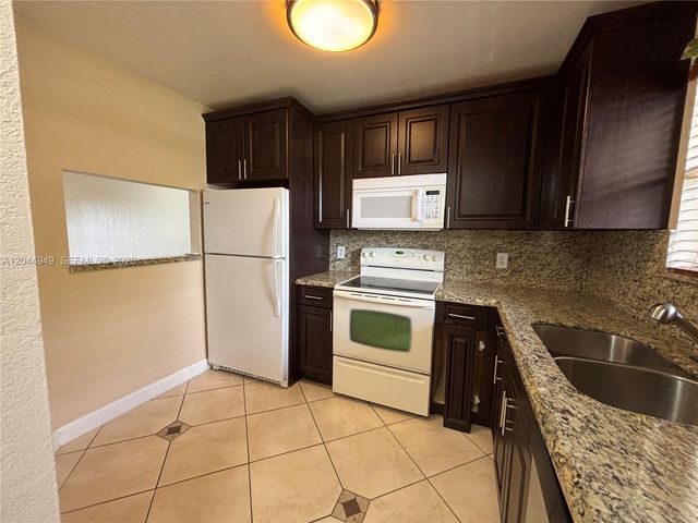 21909 Lake Forest Cir 205, Boca Raton, FL 33433