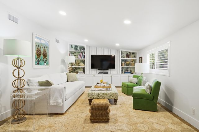 251 Gregory Place, West Palm Beach, FL 33405