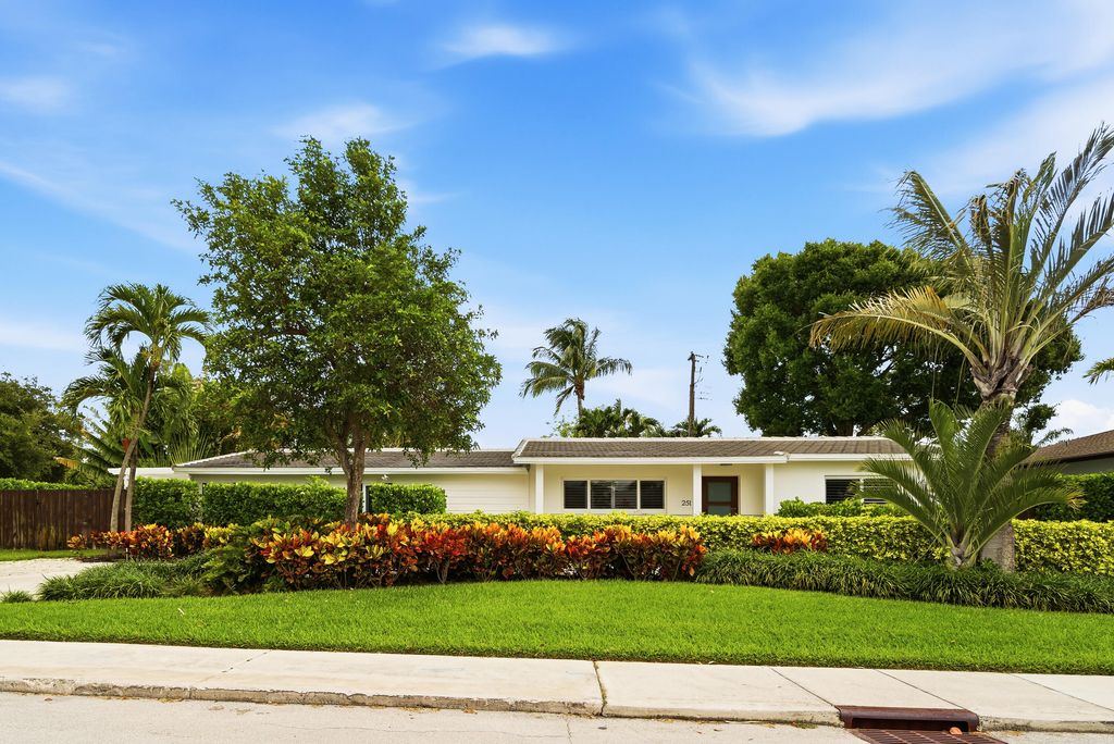 251 Gregory Place, West Palm Beach, FL 33405