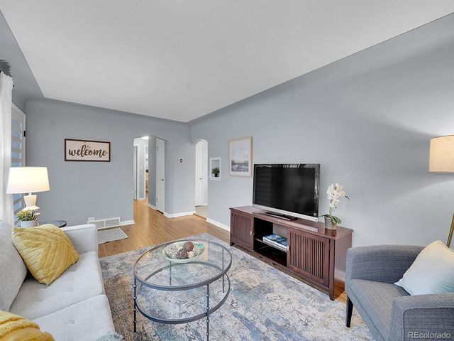 5725 S Lakeview St, Littleton, CO 80120