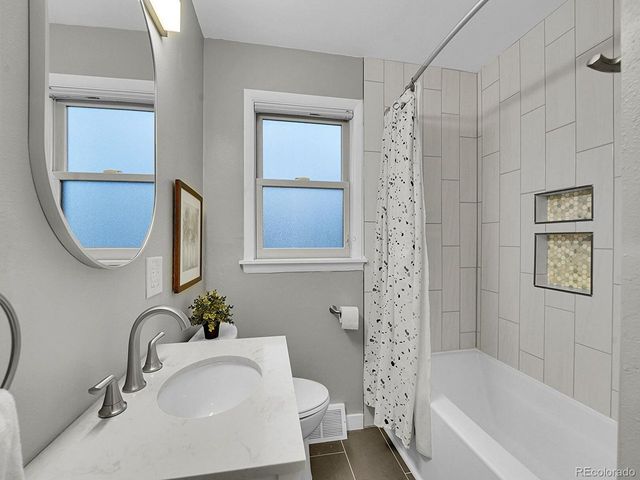 5725 S Lakeview St, Littleton, CO 80120