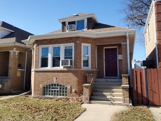 3048 N MARMORA Avenue, Chicago, IL 60634