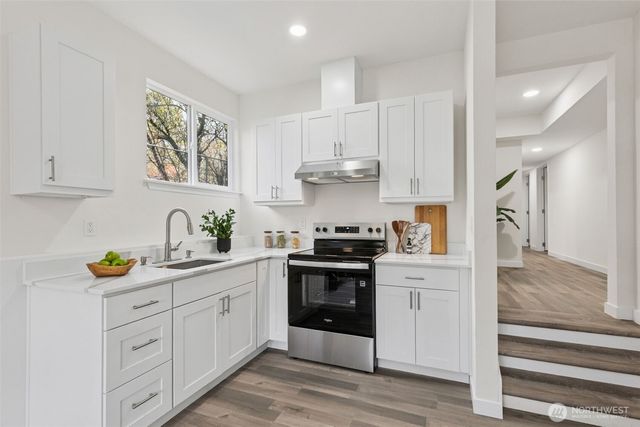 7002 42nd Avenue S, Seattle, WA 98118