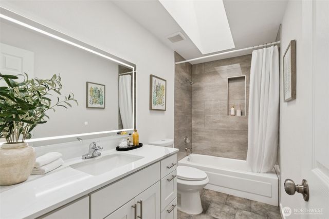 7002 42nd Avenue S, Seattle, WA 98118