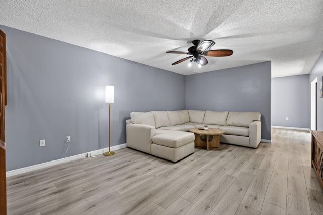 527 5th Terrace, Palm Beach Gardens, FL 33418