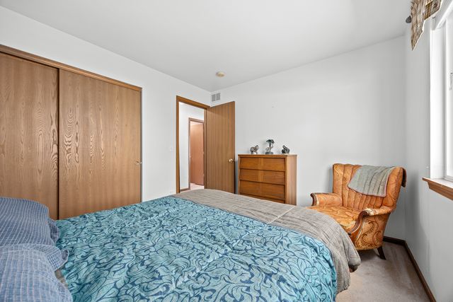 205 Woodlet Lane, Bolingbrook, IL 60490