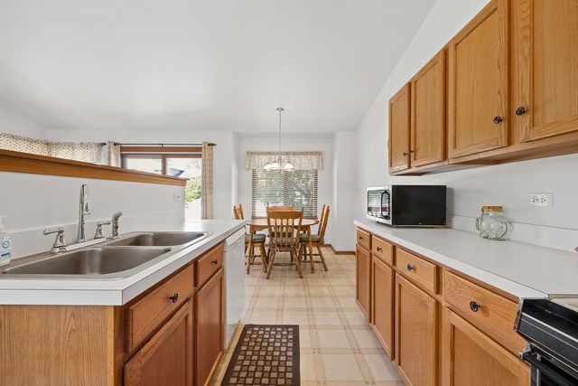 205 Woodlet Lane, Bolingbrook, IL 60490