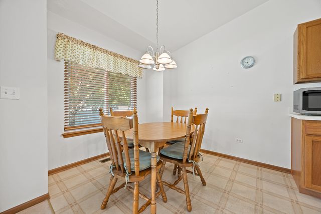 205 Woodlet Lane, Bolingbrook, IL 60490