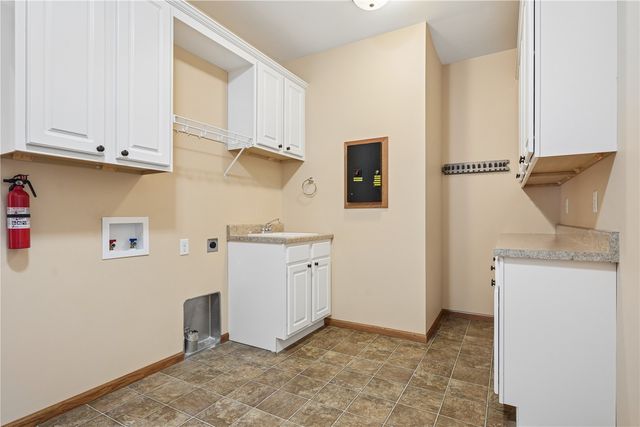 358 Eastview Ave, Marion, IA 52302