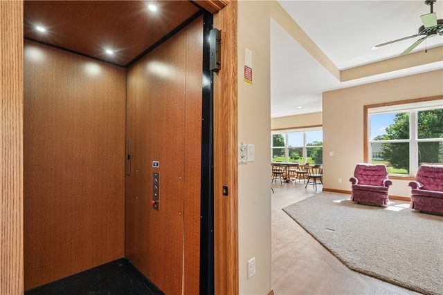 358 Eastview Ave, Marion, IA 52302