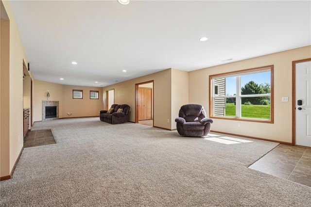358 Eastview Ave, Marion, IA 52302