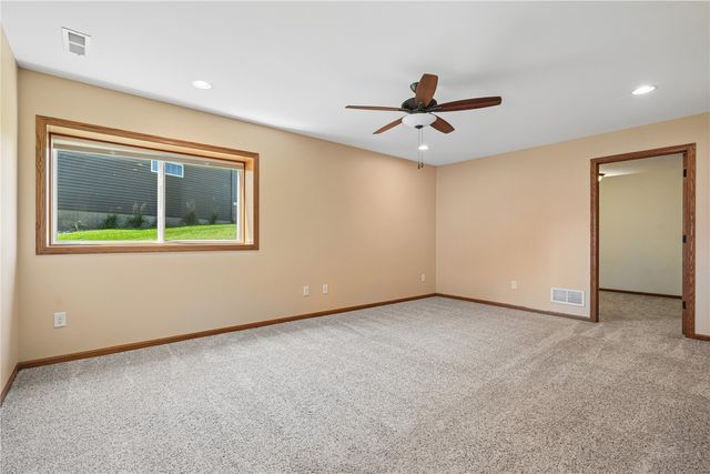 358 Eastview Ave, Marion, IA 52302