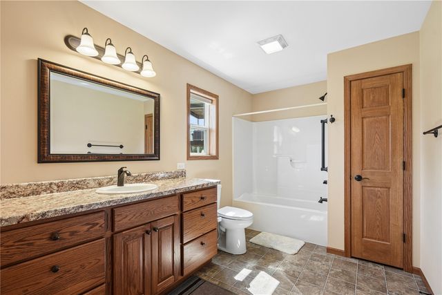 358 Eastview Ave, Marion, IA 52302