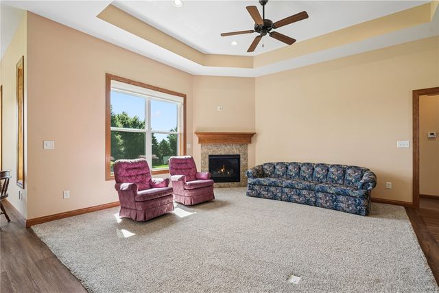 358 Eastview Ave, Marion, IA 52302