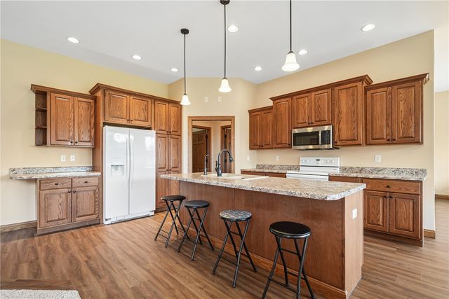 358 Eastview Ave, Marion, IA 52302