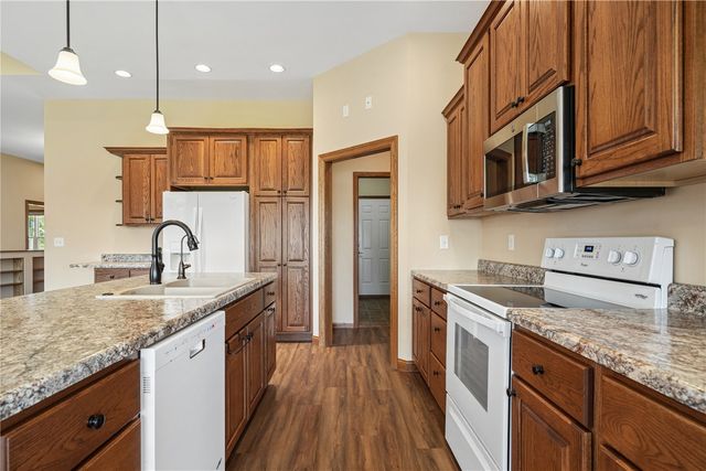 358 Eastview Ave, Marion, IA 52302