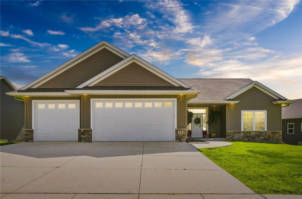 358 Eastview Ave, Marion, IA 52302