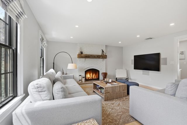 40 Frances Dr, Newburyport, MA 01950
