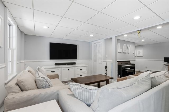40 Frances Dr, Newburyport, MA 01950