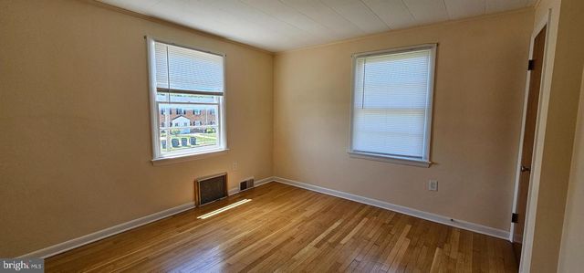 220 E WHITLOCK AVE, Winchester, VA 22601