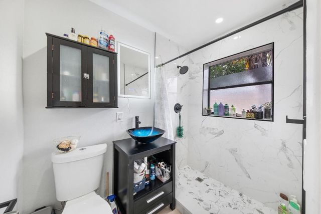 901 NE 40th Street 2, Oakland Park, FL 33334