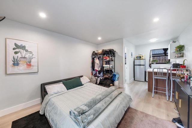 901 NE 40th Street 2, Oakland Park, FL 33334