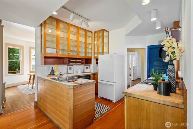 1204 17th Avenue E, Seattle, WA 98112