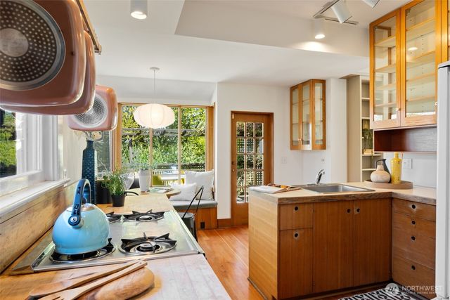 1204 17th Avenue E, Seattle, WA 98112