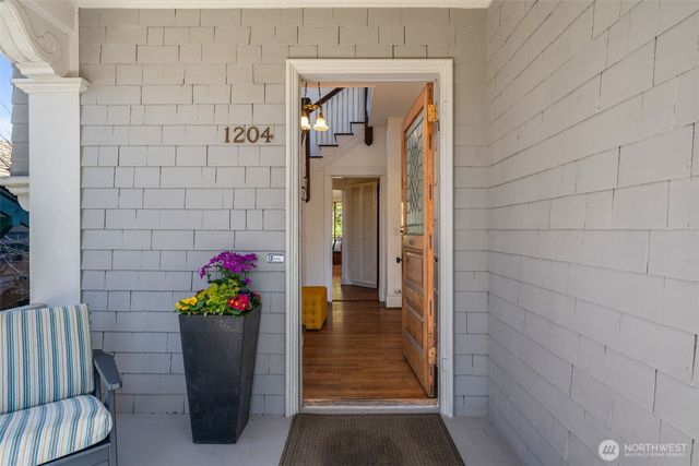 1204 17th Avenue E, Seattle, WA 98112