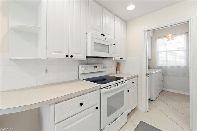 5513 Cove CIR 88, Naples, FL 34119