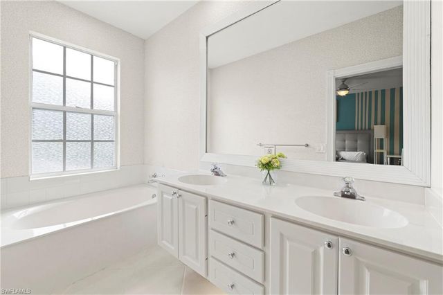 5513 Cove CIR 88, Naples, FL 34119