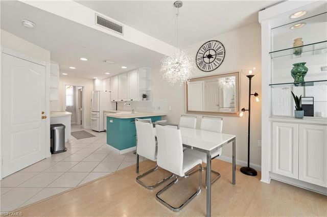 5513 Cove CIR 88, Naples, FL 34119