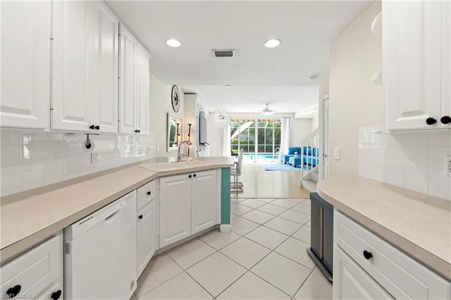 5513 Cove CIR 88, Naples, FL 34119