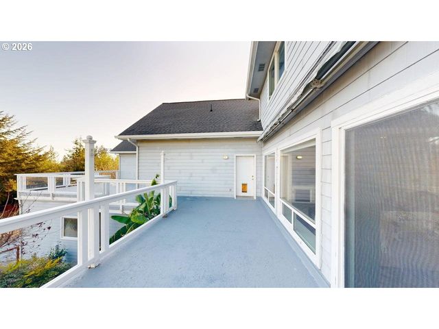 865 JODEE Ln, Brookings, OR 97415