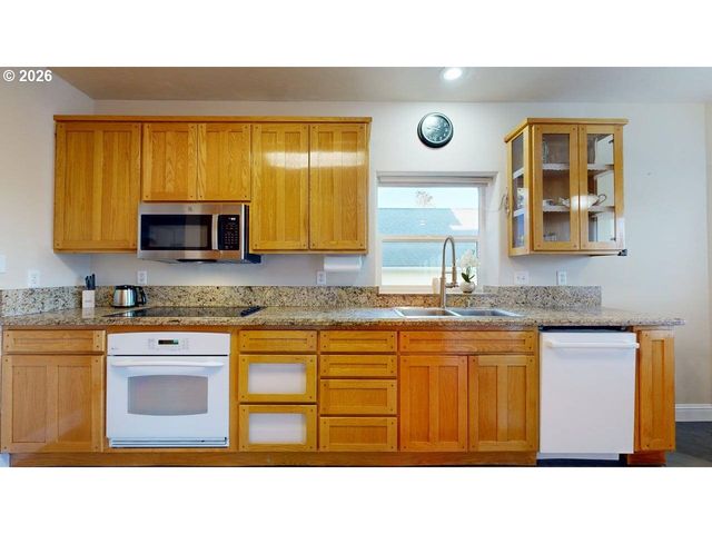 865 JODEE Ln, Brookings, OR 97415