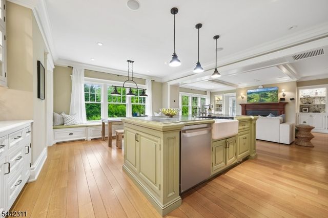 281 Long Hill Dr, Millburn Twp., NJ 07078