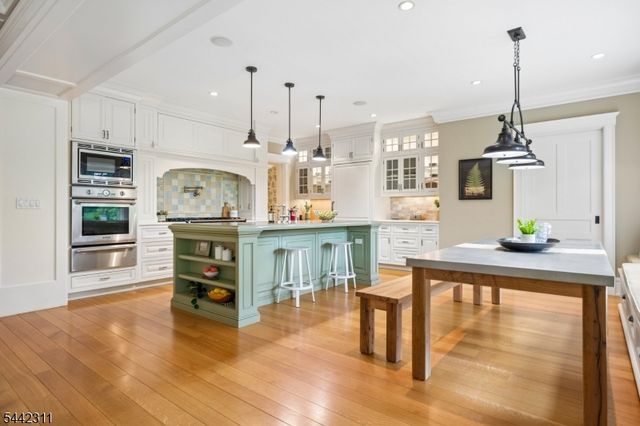 281 Long Hill Dr, Millburn Twp., NJ 07078