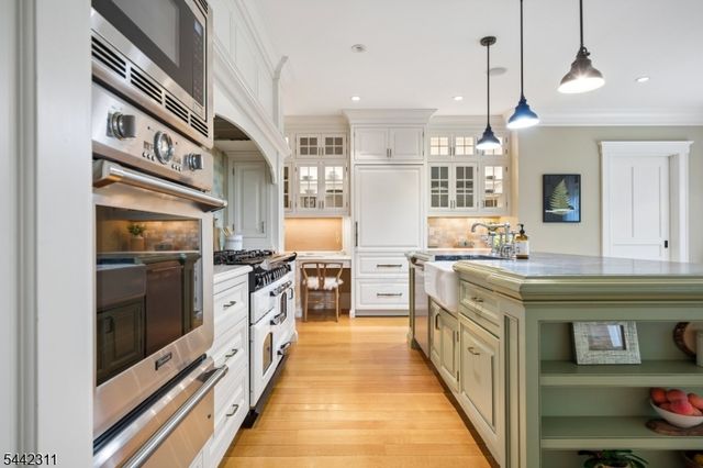 281 Long Hill Dr, Millburn Twp., NJ 07078