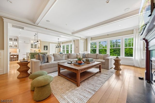 281 Long Hill Dr, Millburn Twp., NJ 07078