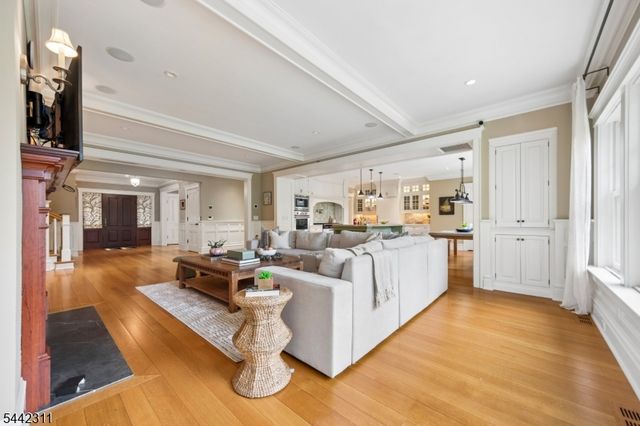 281 Long Hill Dr, Millburn Twp., NJ 07078