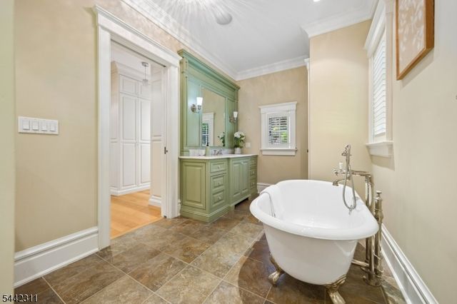 281 Long Hill Dr, Millburn Twp., NJ 07078