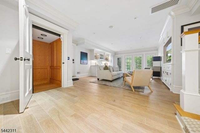 281 Long Hill Dr, Millburn Twp., NJ 07078